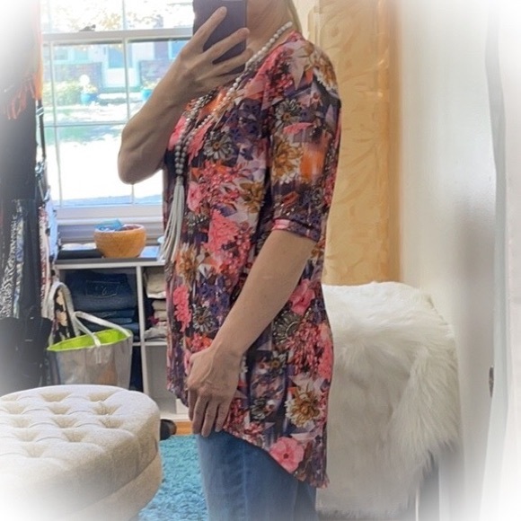 💕NWT Super Cute Lularoe Irma Floral Top💕 - Picture 5 of 10